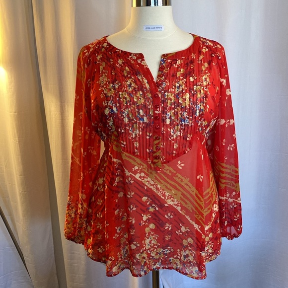 LYS Tops - Floral Top with Long Sleeves